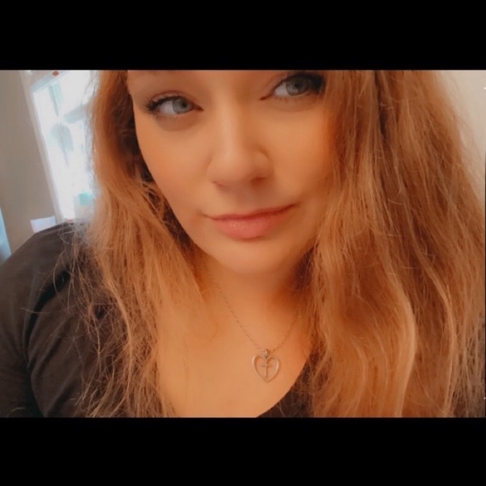 ☺️I’m Hayley, nice to meet you 😋 Bundle Victoria’s Secret, Nike, & much more🥰